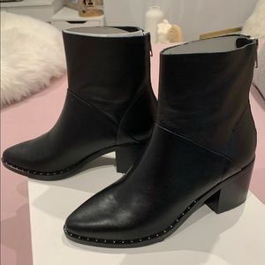 BNWT   Treasure & bond black leather booties